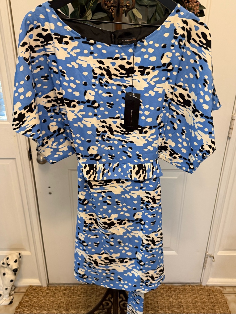 NWT BCBGMAXAZRIA Abstract Animal Print Lightweight Dress W Bat Wing Sleeves M